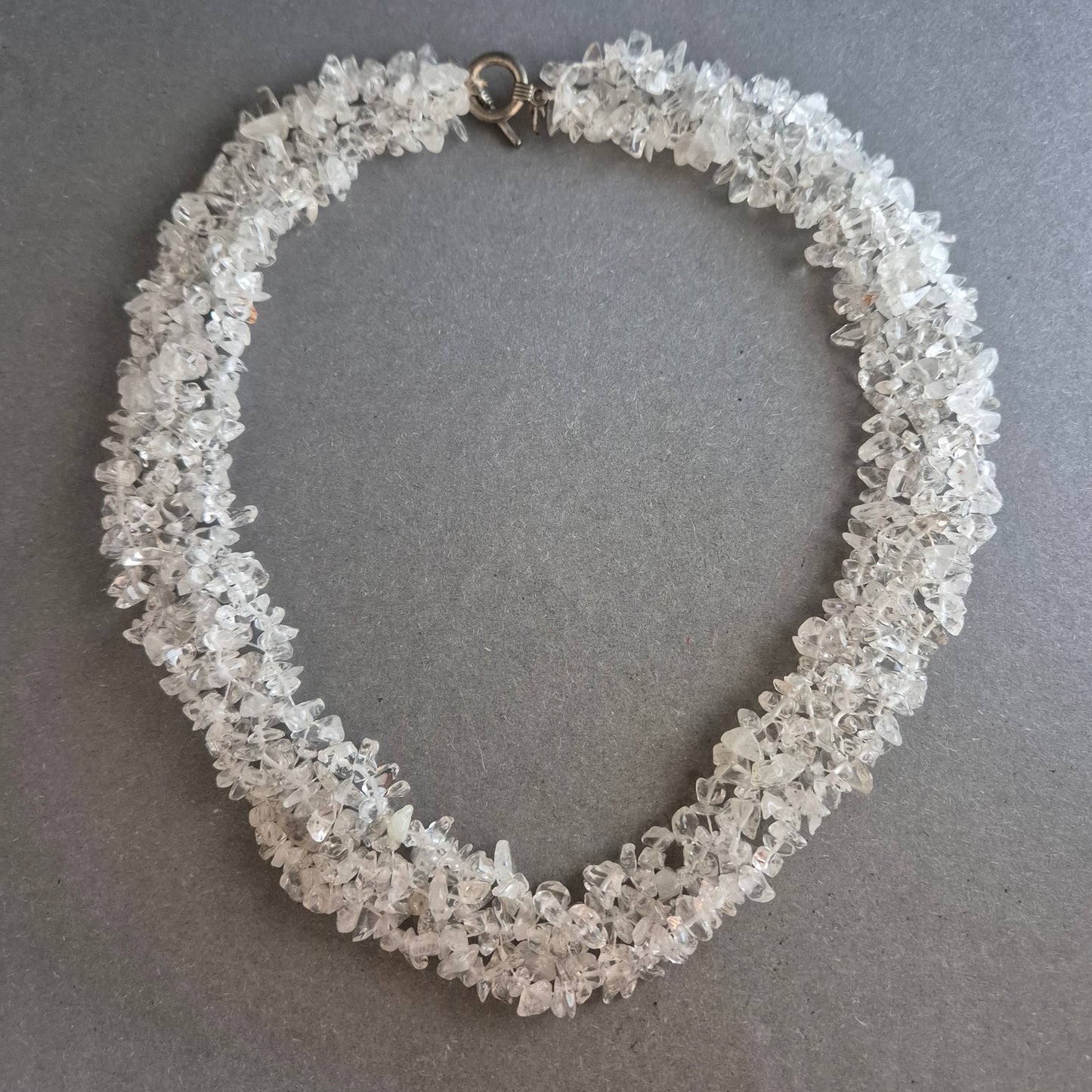 Dreireihige Bergkristall-Kette aus klaren Splittern