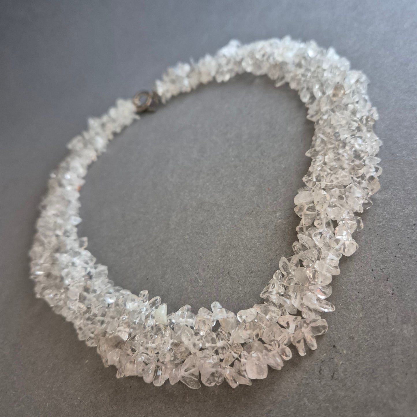 Dreireihige Bergkristall-Kette aus klaren Splittern