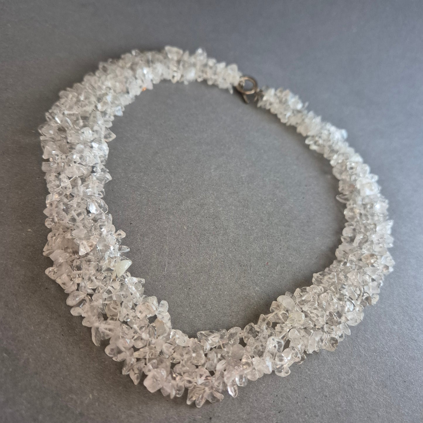 Dreireihige Bergkristall-Kette aus klaren Splittern
