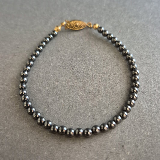 Hämatit-Armband mit vergoldetem Vintage-Verschluss