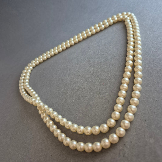 Klassische Perlenkette in zweireihigem Design