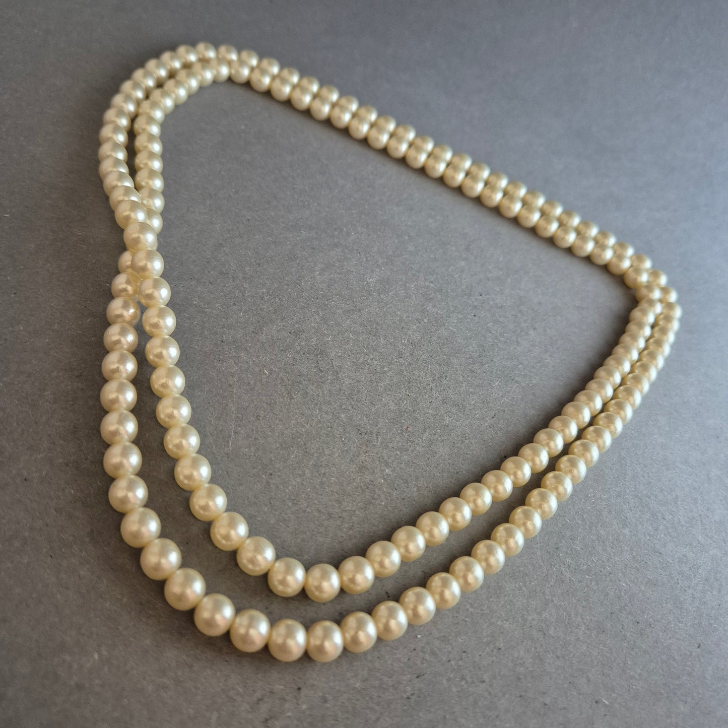 Klassische Perlenkette in zweireihigem Design