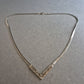 Vintage Silberkette mit V-förmigem Anhänger – Elegant und Geometrisch