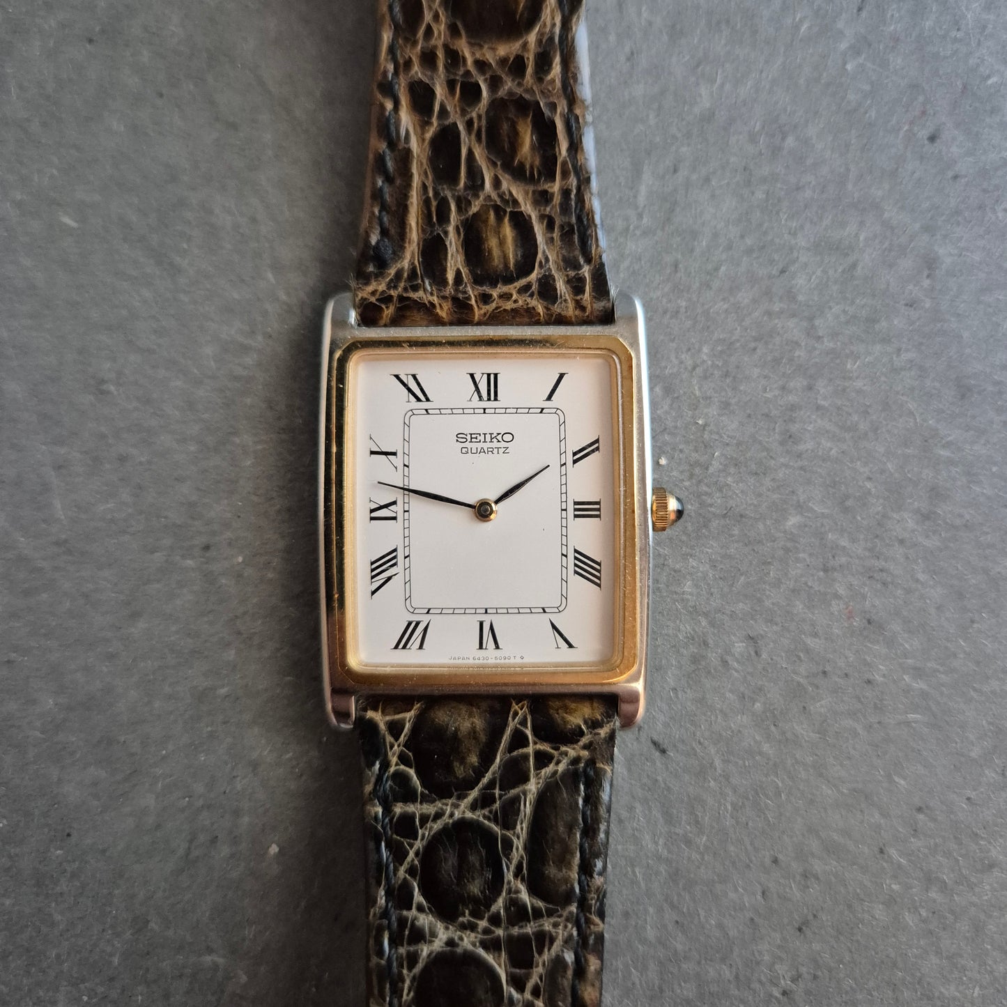 Seiko Herren Uhr – Klassischer Vintage-Look mit römischen Ziffern