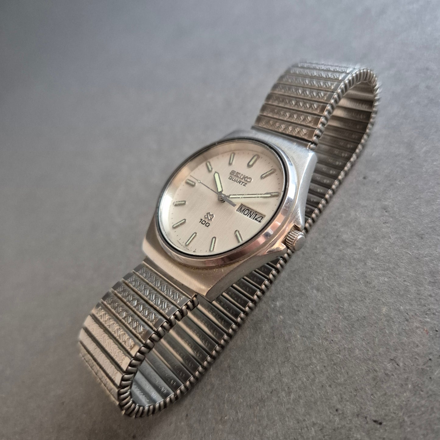 Klassische Seiko Quartz Armband Uhr – Edelstahl & Day-Date-Anzeige