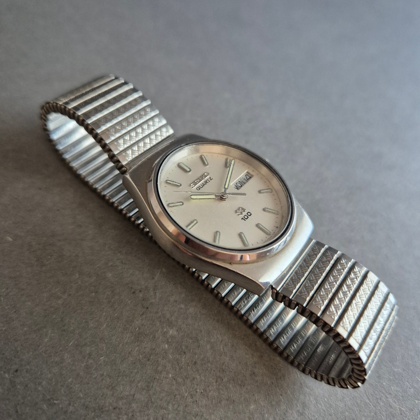 Klassische Seiko Quartz Armband Uhr – Edelstahl & Day-Date-Anzeige