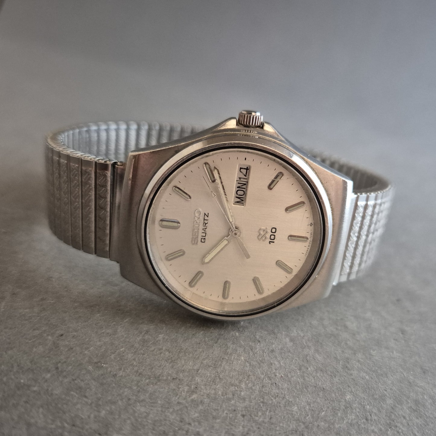 Klassische Seiko Quartz Armband Uhr – Edelstahl & Day-Date-Anzeige