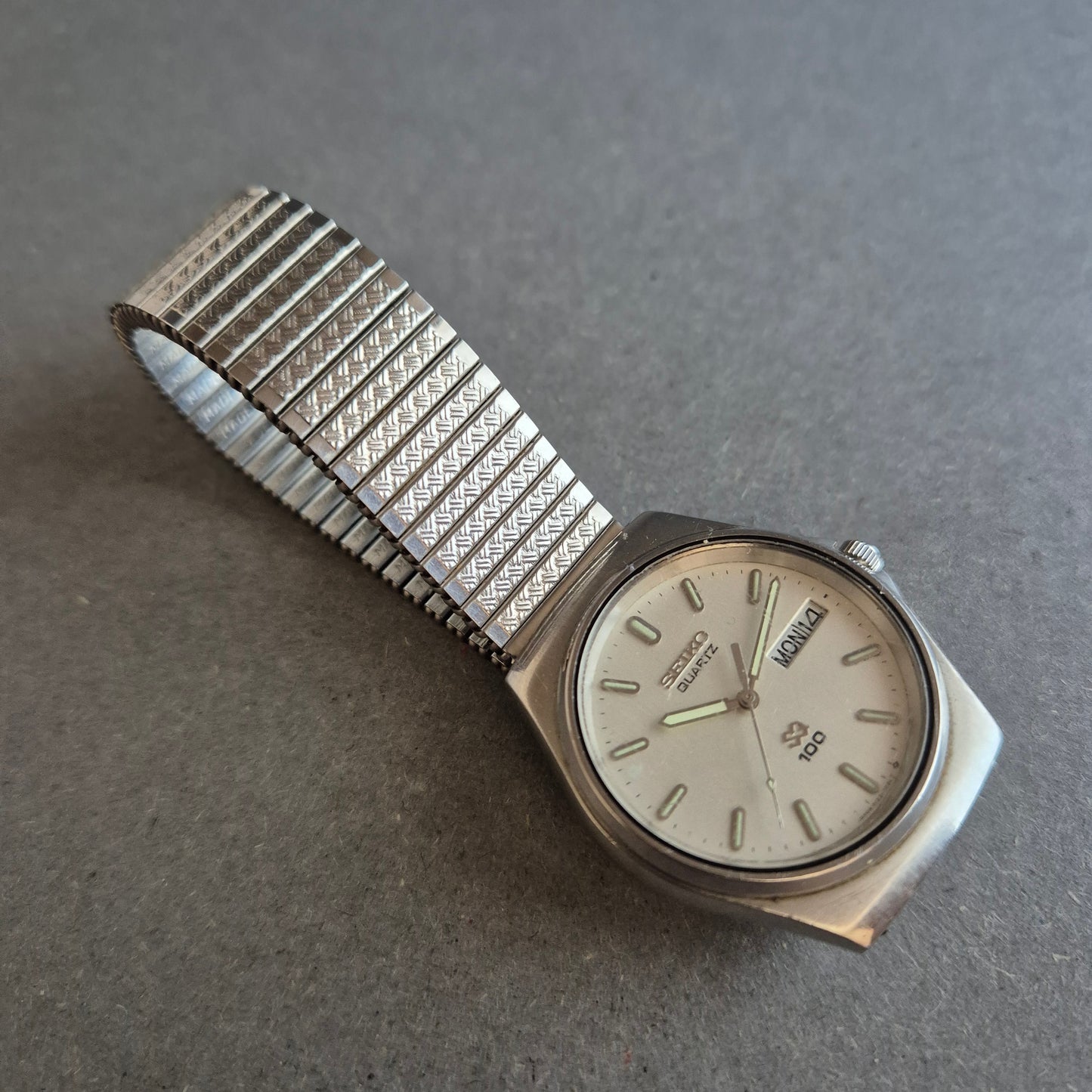 Klassische Seiko Quartz Armband Uhr – Edelstahl & Day-Date-Anzeige