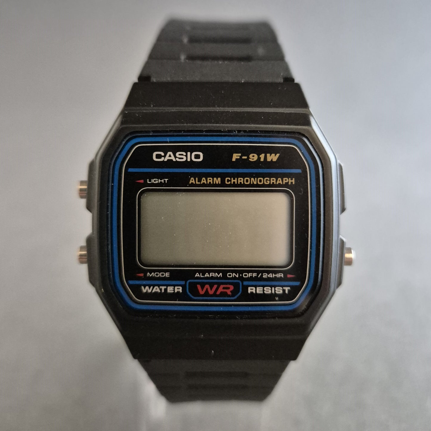 Kultige Casio F-91W Digitaluhr – Retro-Design & Alltagsfunktionen