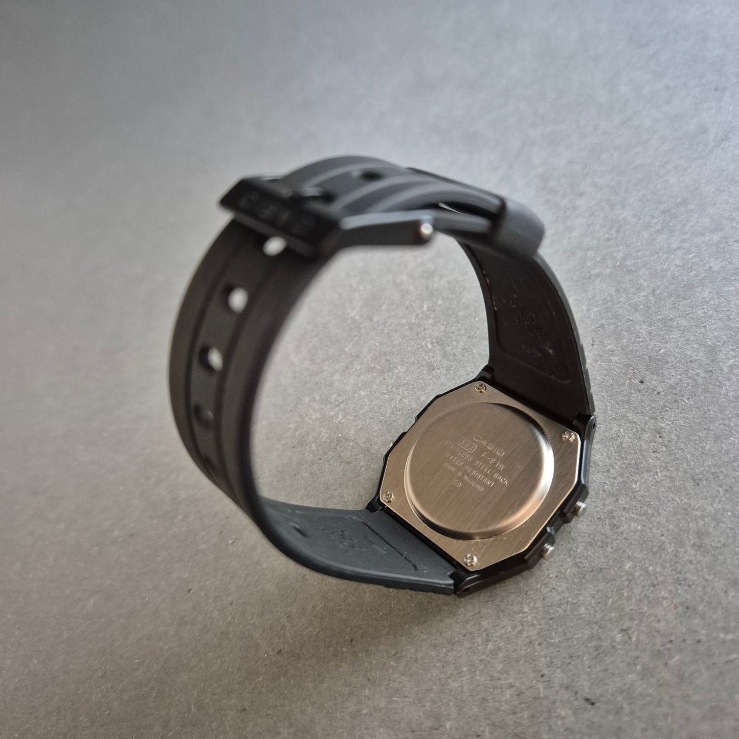 Kultige Casio F-91W Digitaluhr – Retro-Design & Alltagsfunktionen