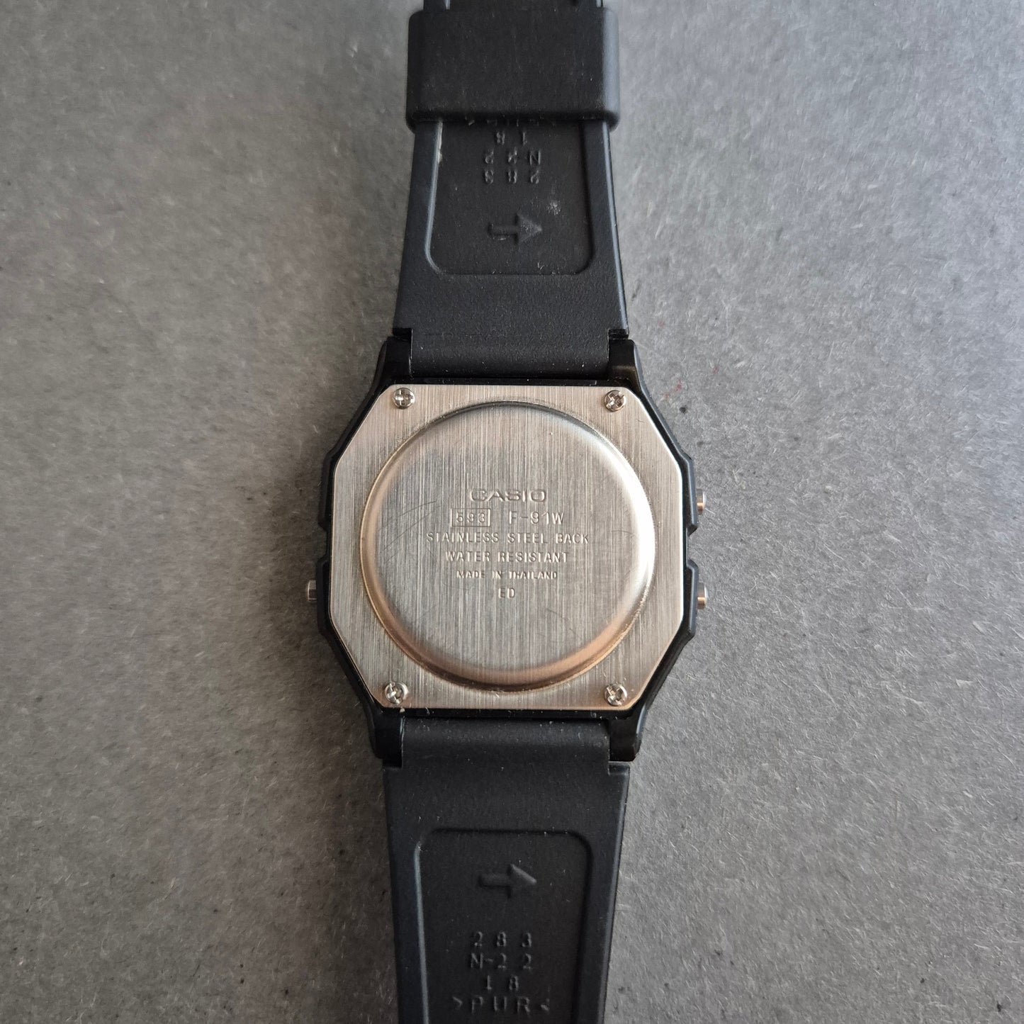 Kultige Casio F-91W Digitaluhr – Retro-Design & Alltagsfunktionen