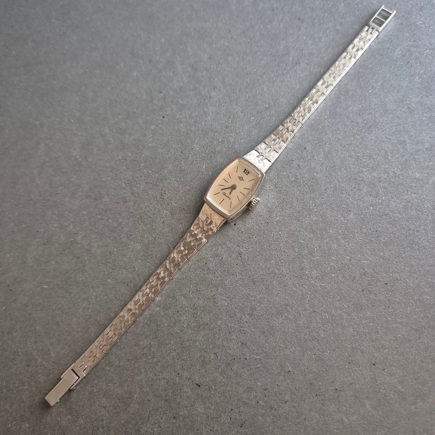 Vintage ERO Damenarmbanduhr – Schlichte Eleganz im Retro-Look