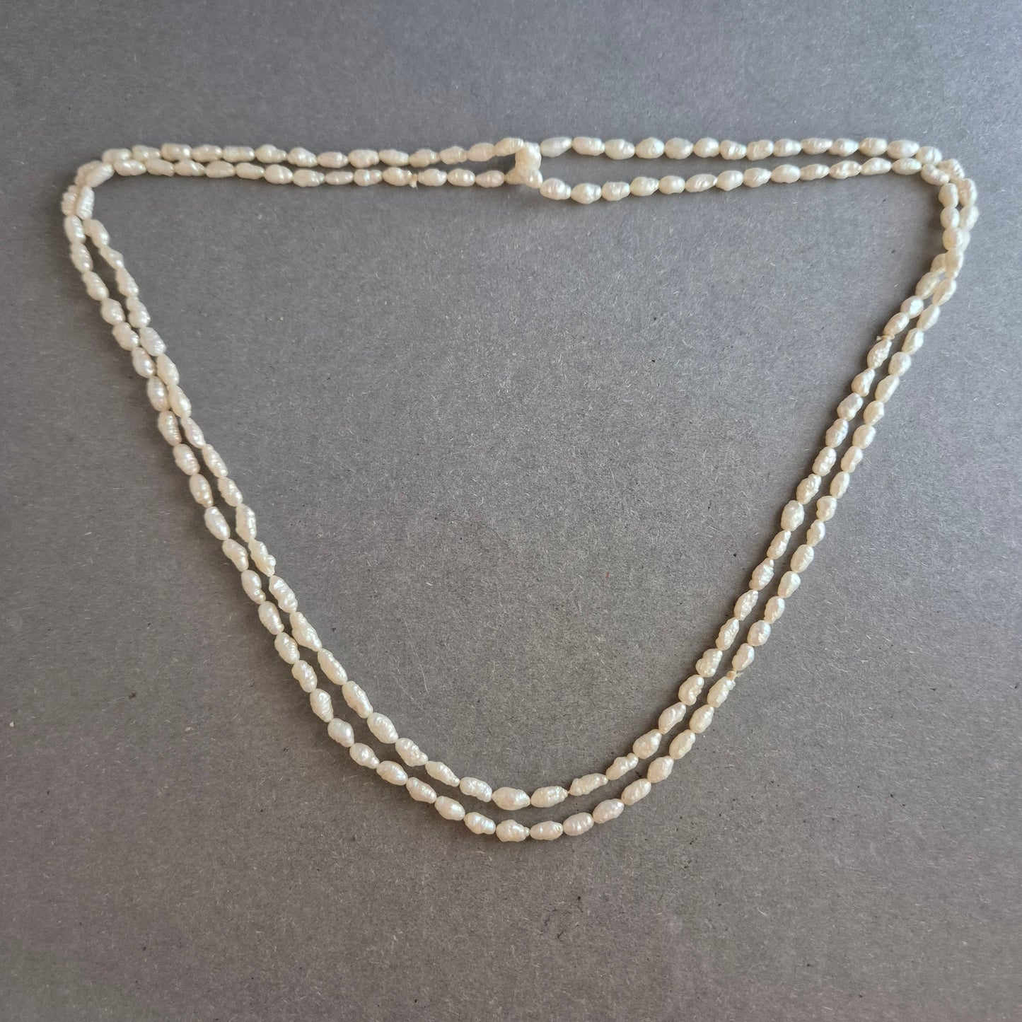 Zweireihige Süßwasserperlenkette – Natürliche Eleganz in Weiß