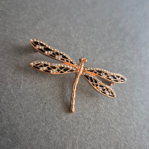 Elegante Libellen-Brosche in Roségold – Funkelndes Accessoire mit Stil