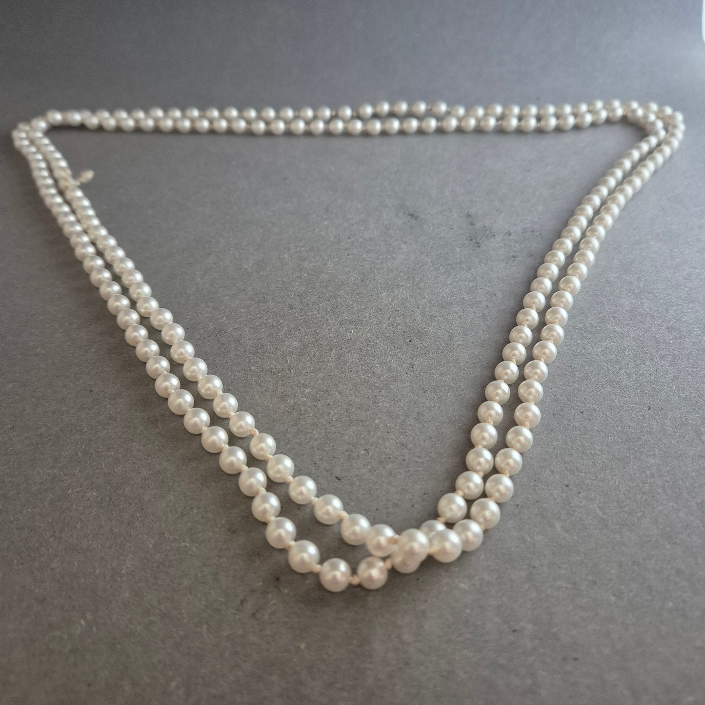 Elegante doppelte Perlenkette – Klassischer Chic für stilvolle Auftritte