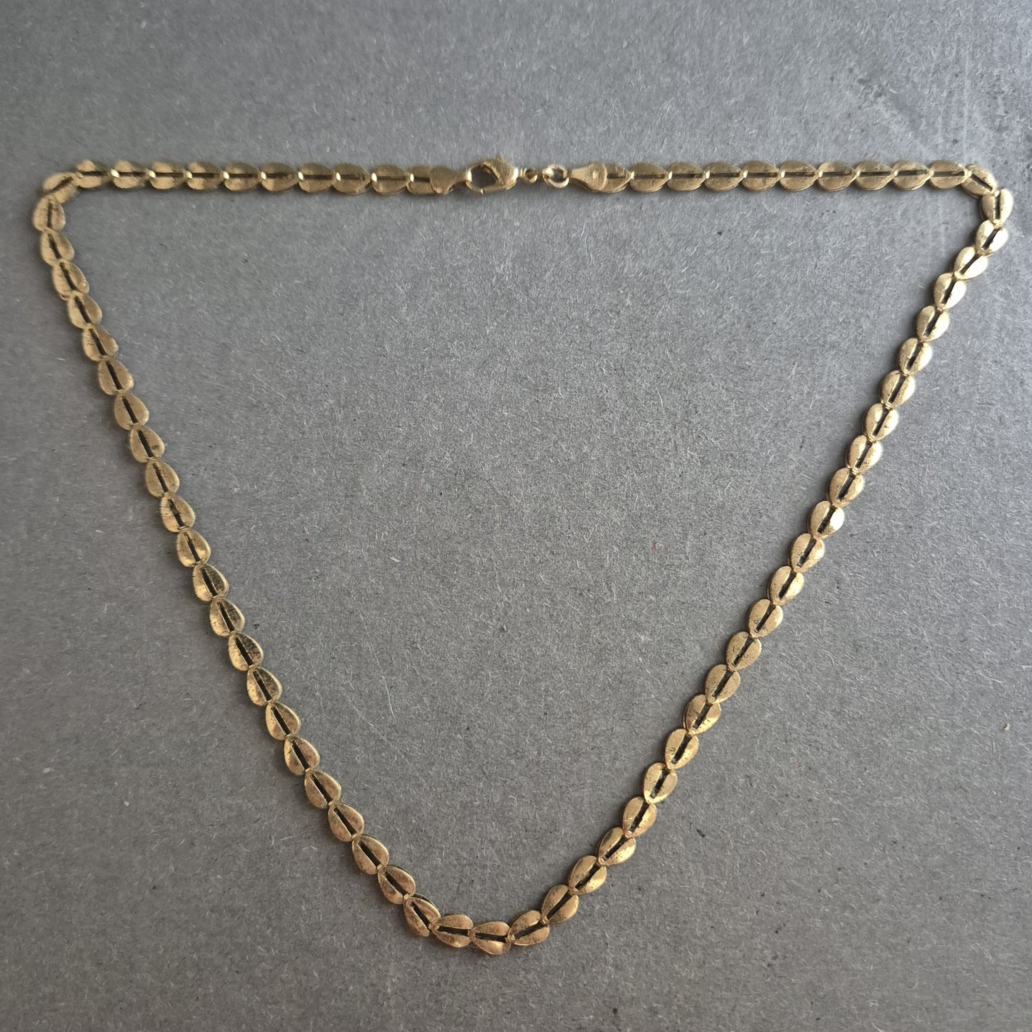 Vergoldete Halskette mit Blättchen-Gliedern – Vintage-Charme in Goldoptik