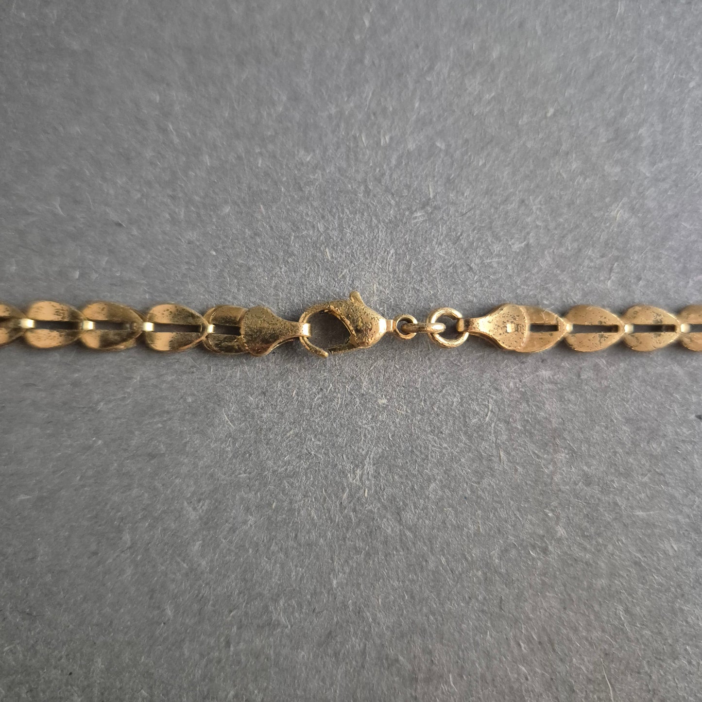 Vergoldete Halskette mit Blättchen-Gliedern – Vintage-Charme in Goldoptik