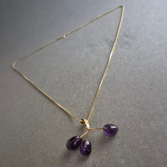 Zarte Halskette mit Amethyst-Tropfen – Eleganter Anhänger in Goldoptik