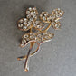 Strass-Brosche in Blumenform – Funkelnder Vintage-Chic in Goldoptik