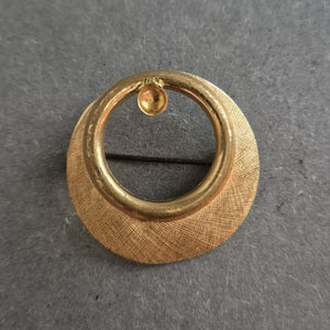 Runde Vintage-Brosche in Goldoptik – Minimalistisches Design mit Struktur