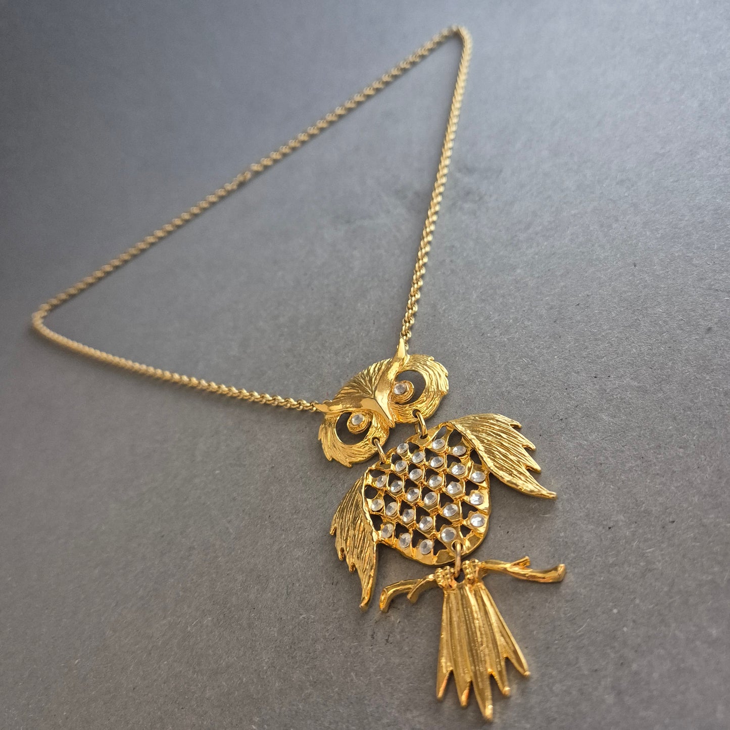 Vergoldete Eulen-Halskette mit Strass – Vintage-Schmuck mit Charakter