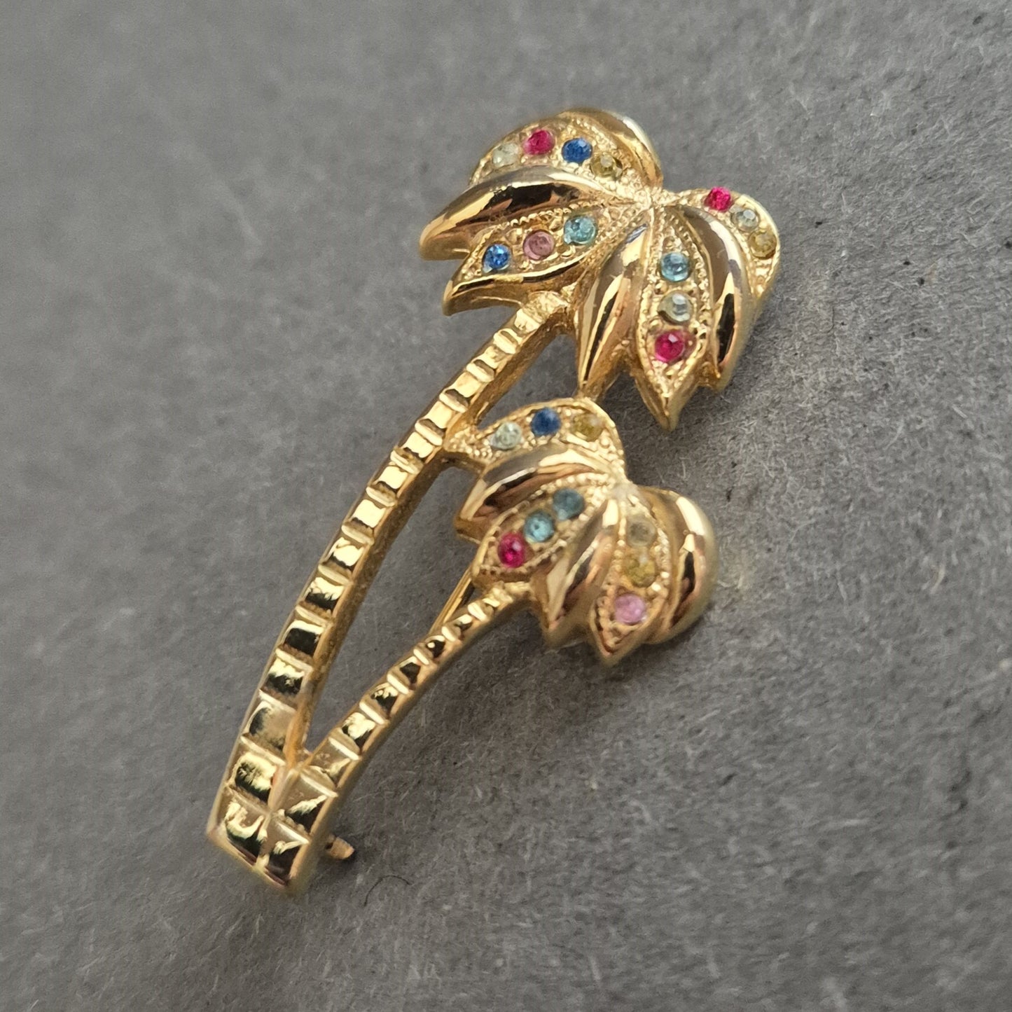 Vergoldete Palmen-Brosche mit bunten Strasssteinen – Tropischer Retro-Look