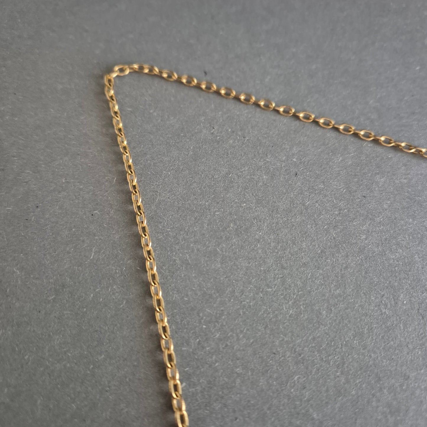 Vergoldete Halskette mit Rosenanhänger – Romantisches Design in Vintage-Optik