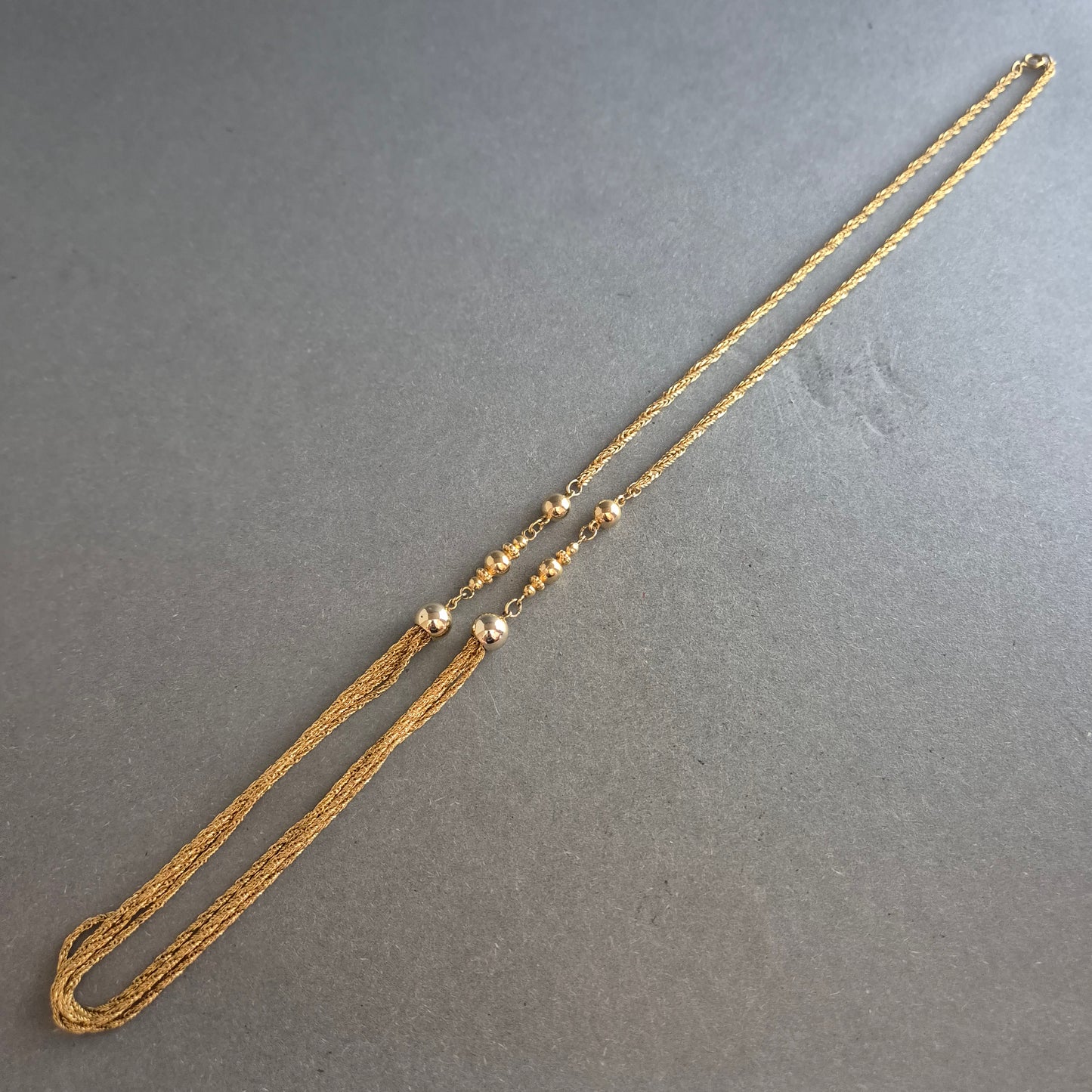 Mehrsträngige vergoldete Halskette mit Kugeldetails – Eleganter Vintage-Look