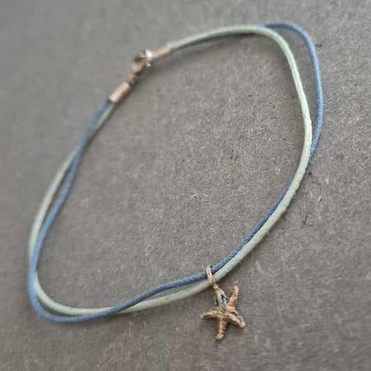 Sommerliches Armband mit Seestern – Lässiger Look in Blau und Grün