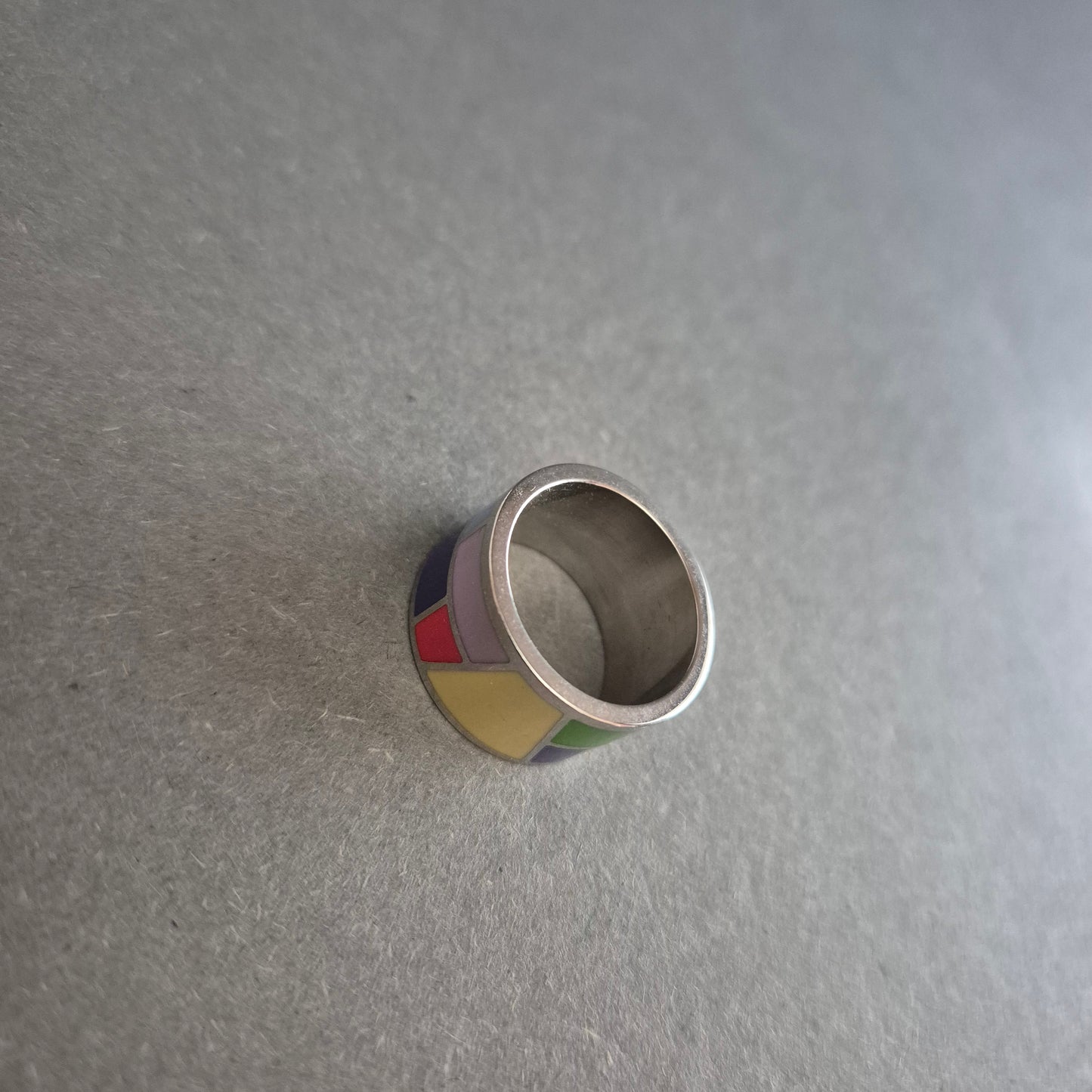 Breiter Edelstahlring mit bunter Emaille – Geometrischer Pop-Art-Stil