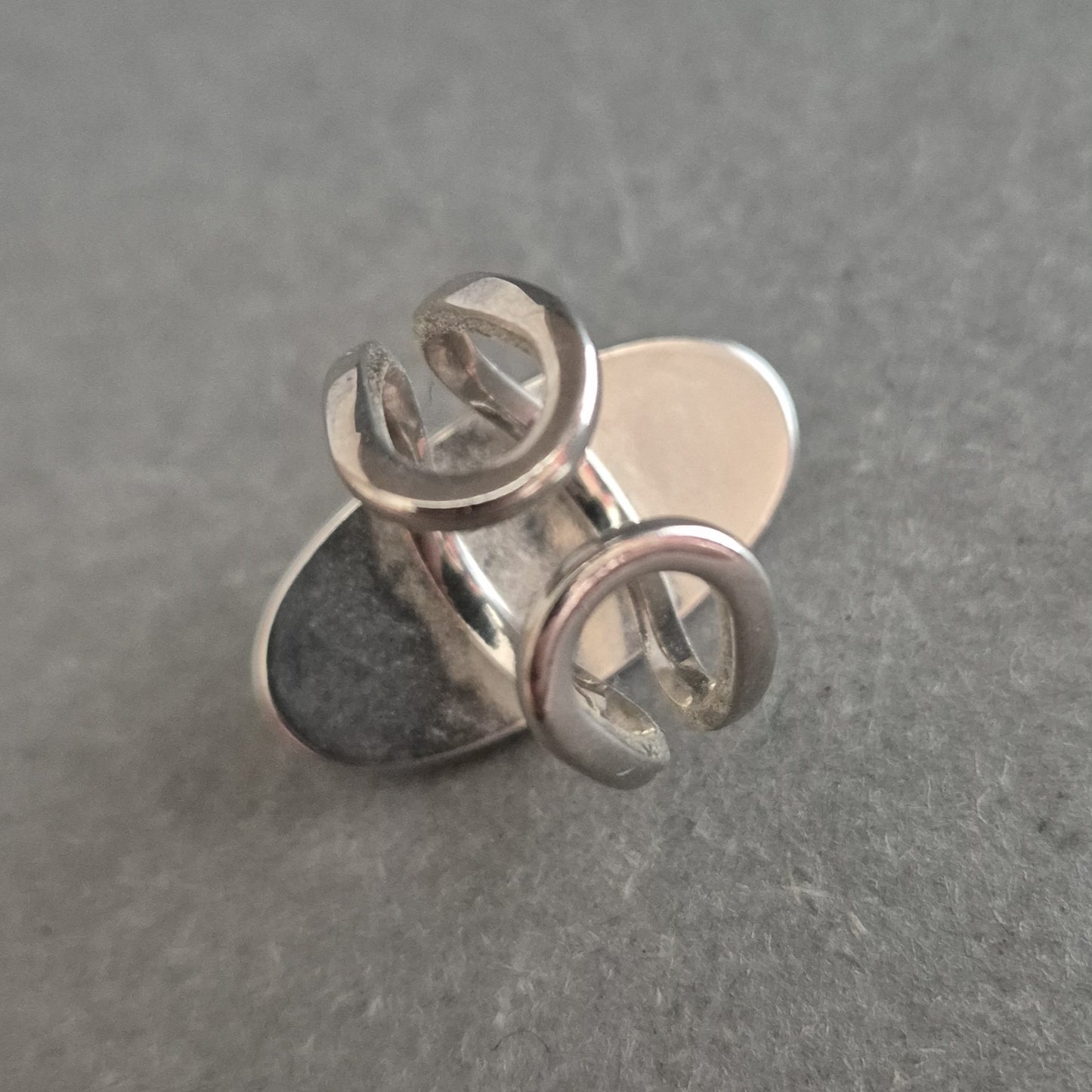 Eleganter Damenring mit Katzenaugeneffekt – Roséfarbener Blickfang