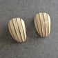 Vintage Ohrclips in Creme – Elegante Streifenoptik der 80er-Jahre