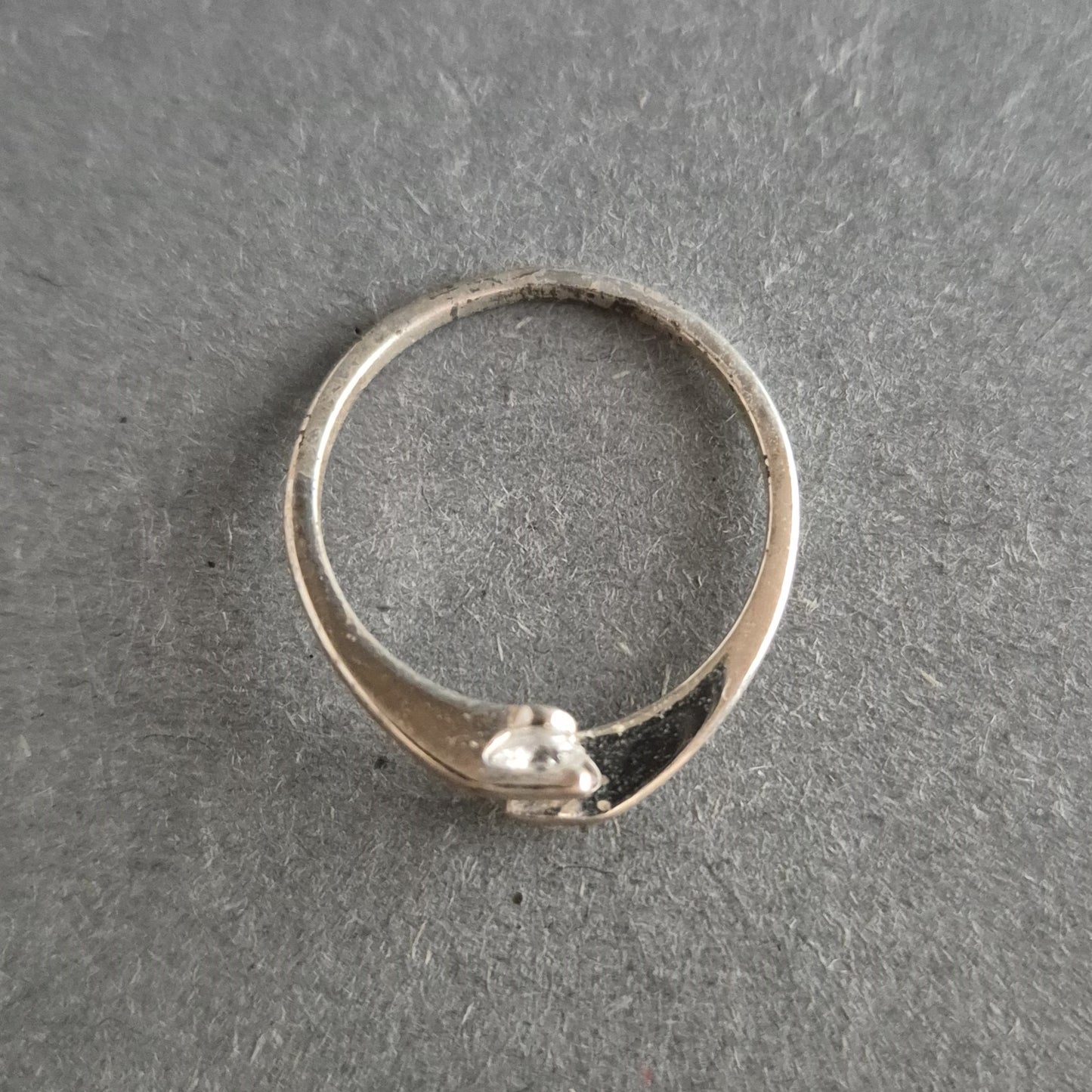 Filigraner Silberring mit Zirkonia – Zeitlose Eleganz in offener Form