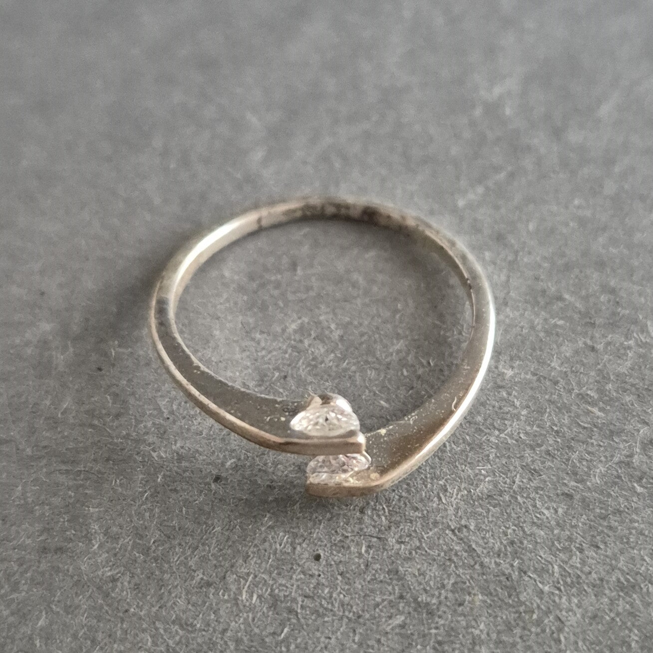 Filigraner Silberring mit Zirkonia – Zeitlose Eleganz in offener Form