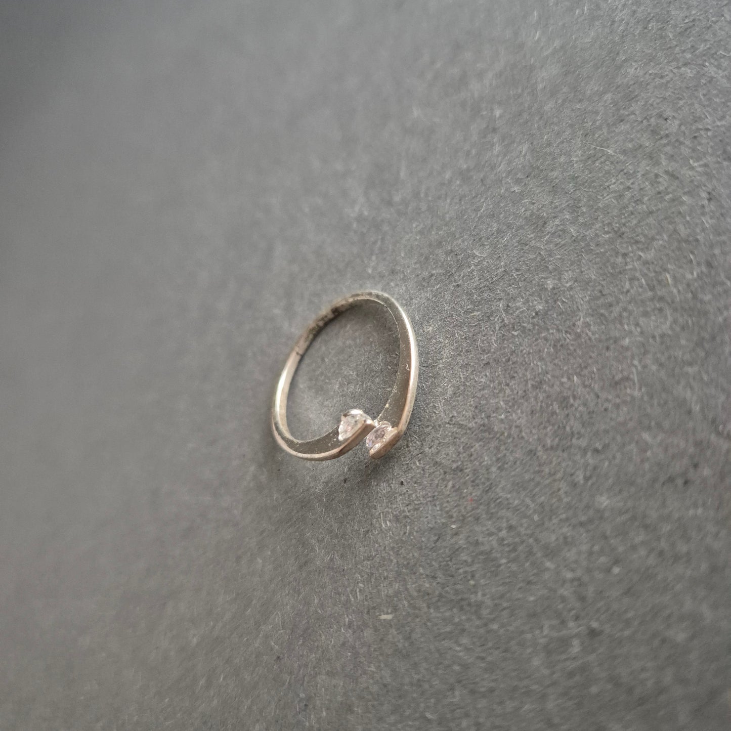 Filigraner Silberring mit Zirkonia – Zeitlose Eleganz in offener Form