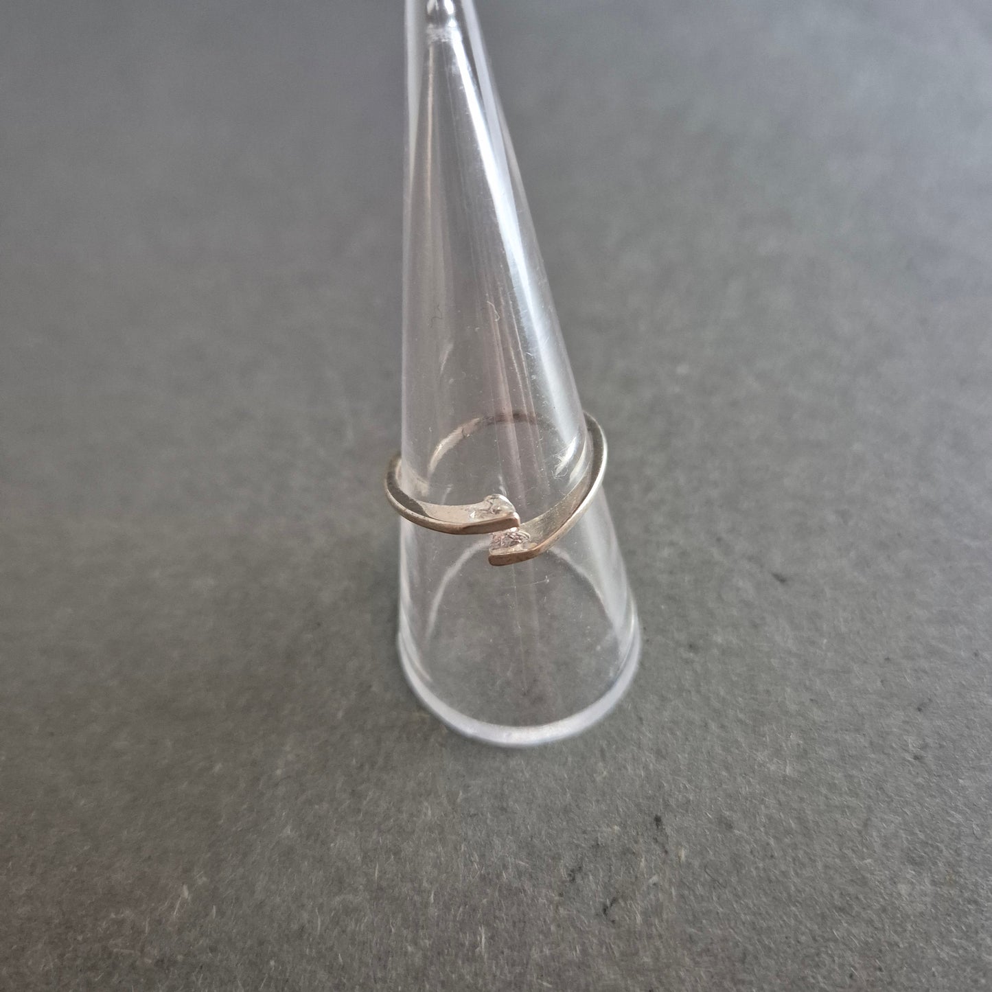 Filigraner Silberring mit Zirkonia – Zeitlose Eleganz in offener Form