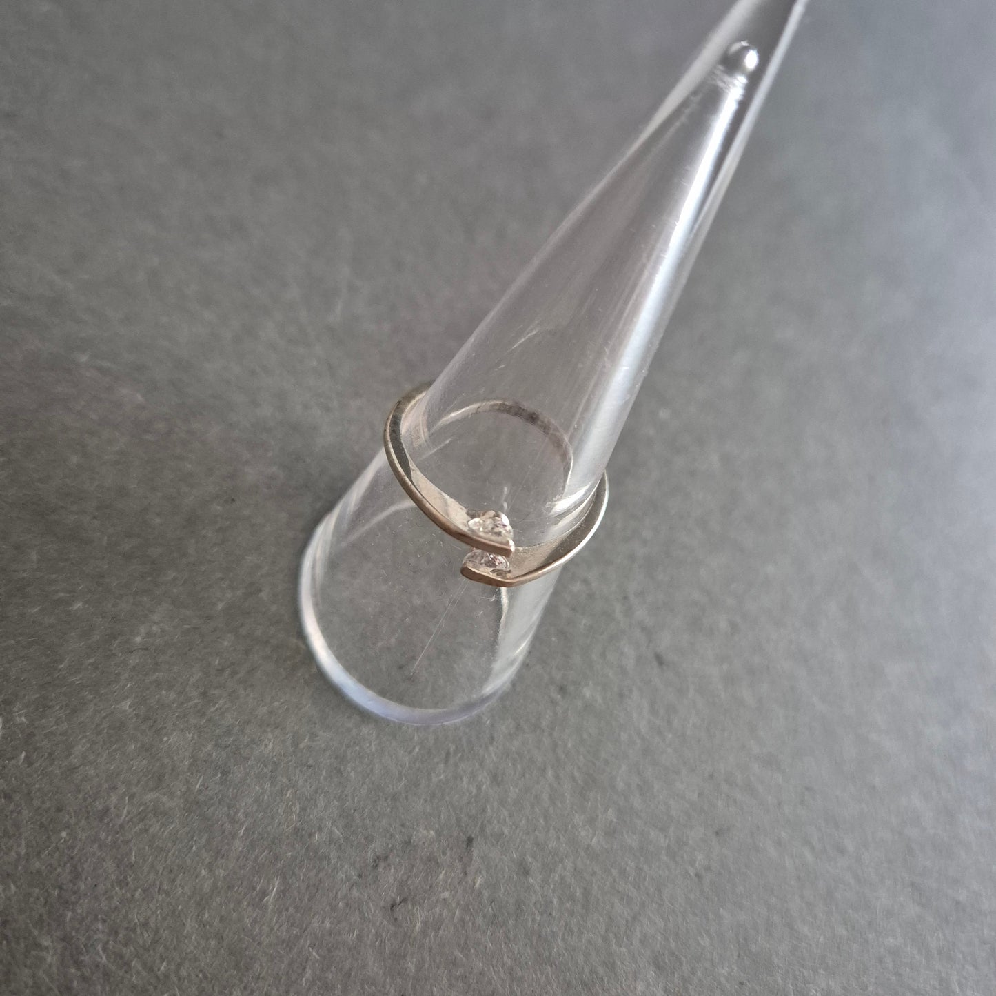 Filigraner Silberring mit Zirkonia – Zeitlose Eleganz in offener Form