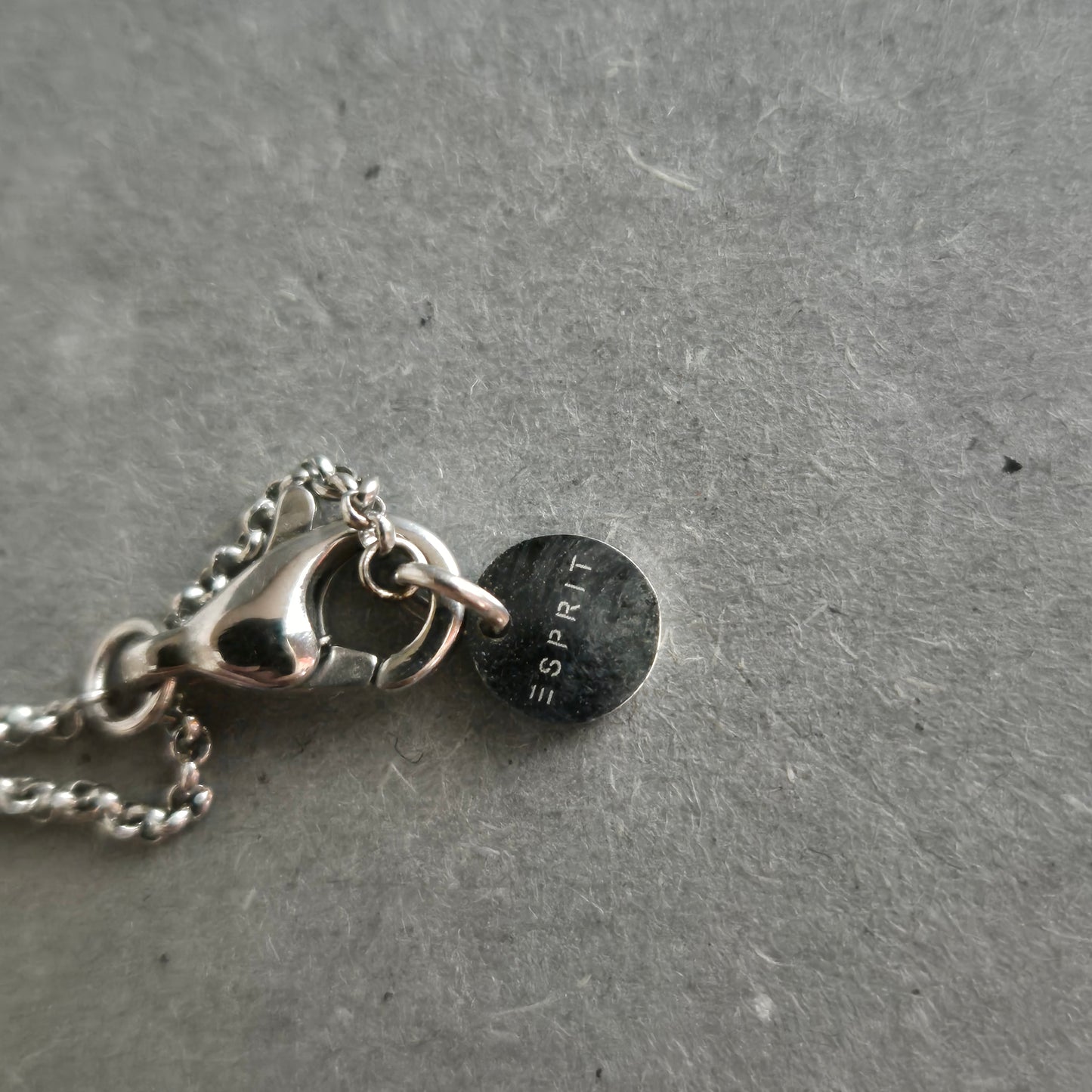 Feines Armband mit Perle und geometrischen Elementen – Modern & Elegant