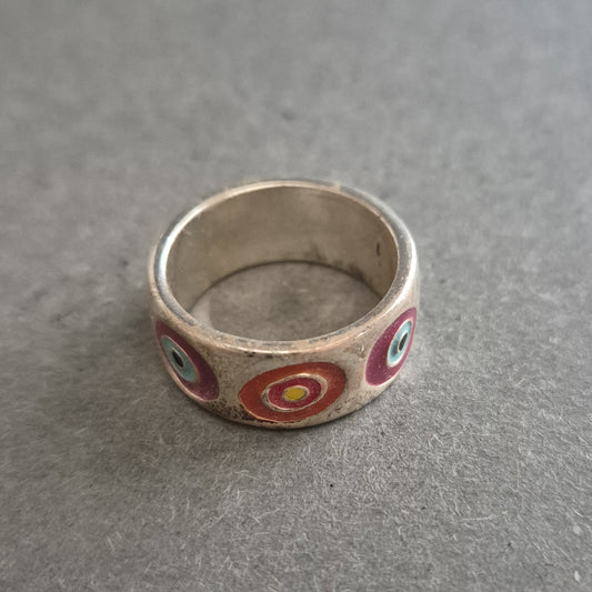 Breiter Emaille-Ring mit buntem Kreismuster – Retro-Look mit Charakter