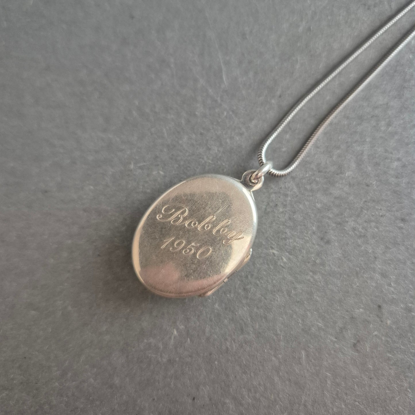 Eleganter Vintage-Anhänger mit Kette aus 925er Silber & rotem Stein