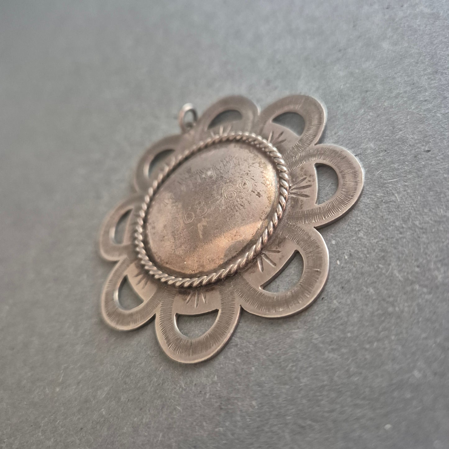 Historischer Anhänger Carl Jasper aus 900er Silber – Handarbeit von 1968