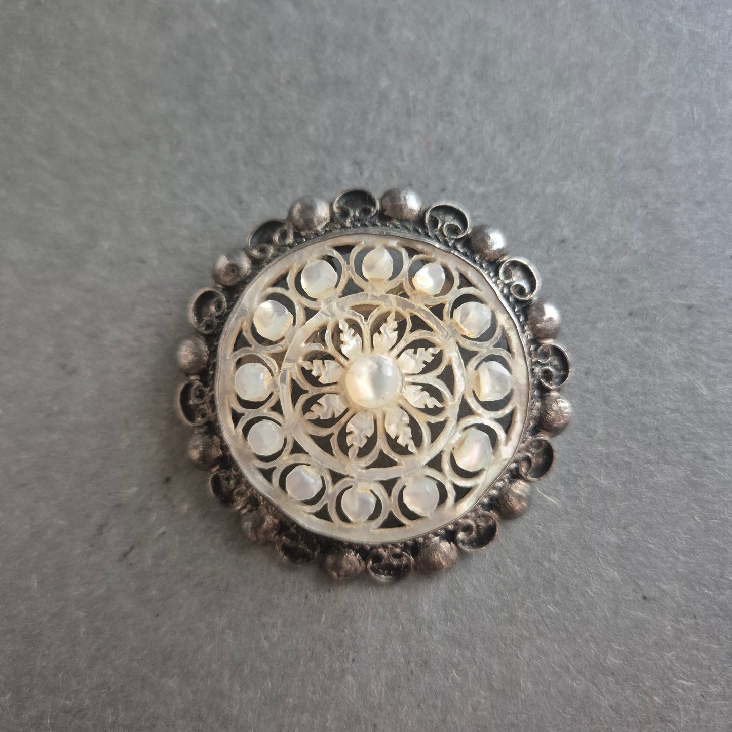 Filigrane Jerusalem-Brosche aus 925er Silber – Mit Perlmutteinlage