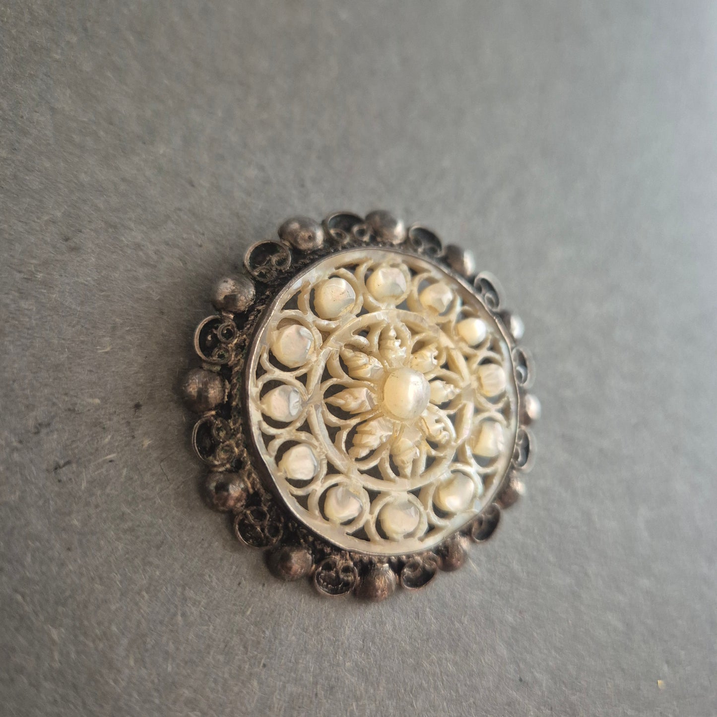 Filigrane Jerusalem-Brosche aus 925er Silber – Mit Perlmutteinlage