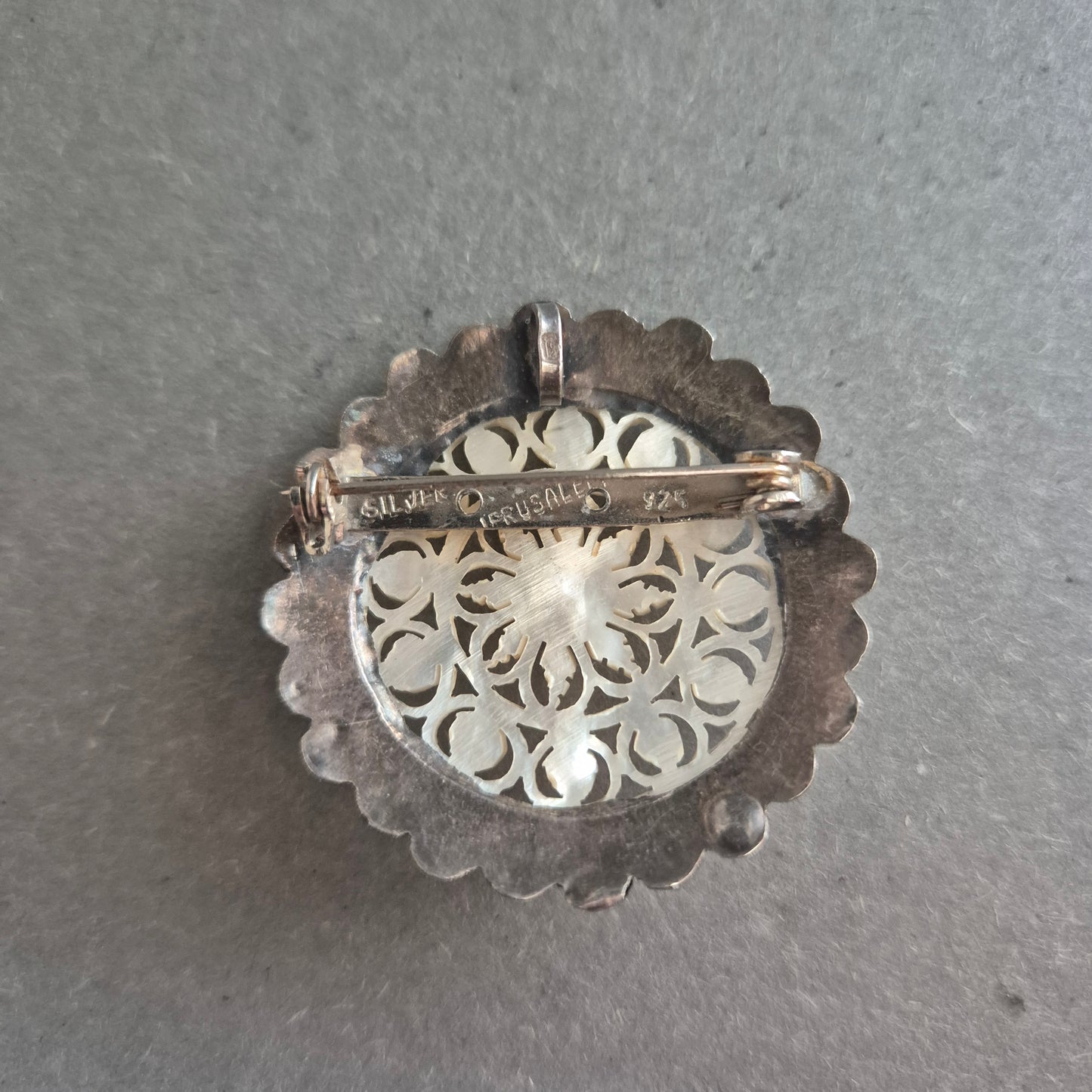 Filigrane Jerusalem-Brosche aus 925er Silber – Mit Perlmutteinlage