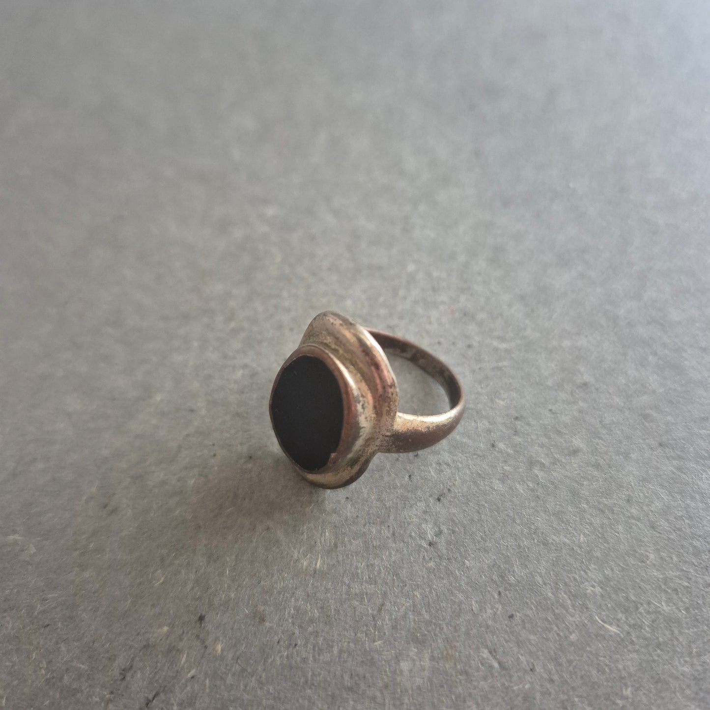 Vintage Damenring aus 835er Silber – Schwarzer Onyx-Effektstein