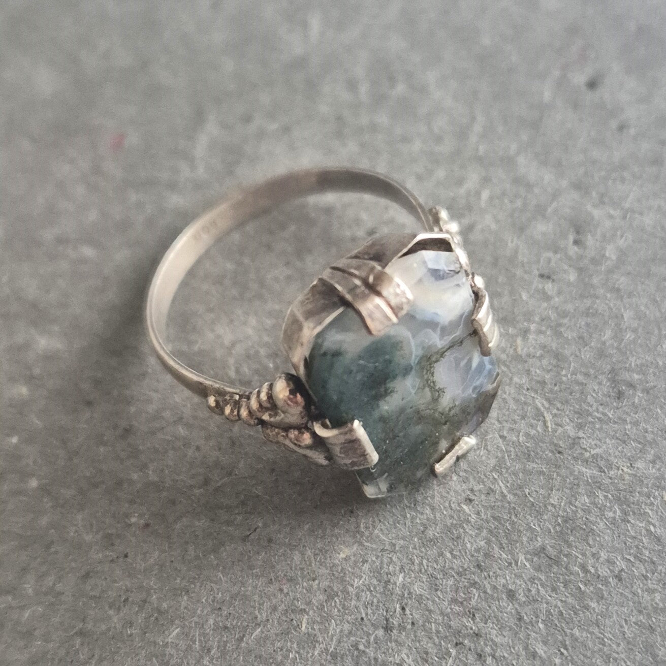 Vintage Damenring mit Moosachat – Handgefasst in 835er Silber