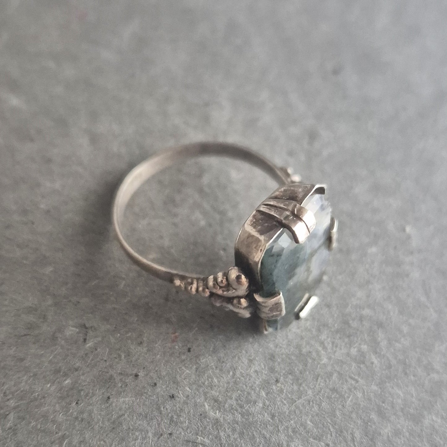 Vintage Damenring mit Moosachat – Handgefasst in 835er Silber