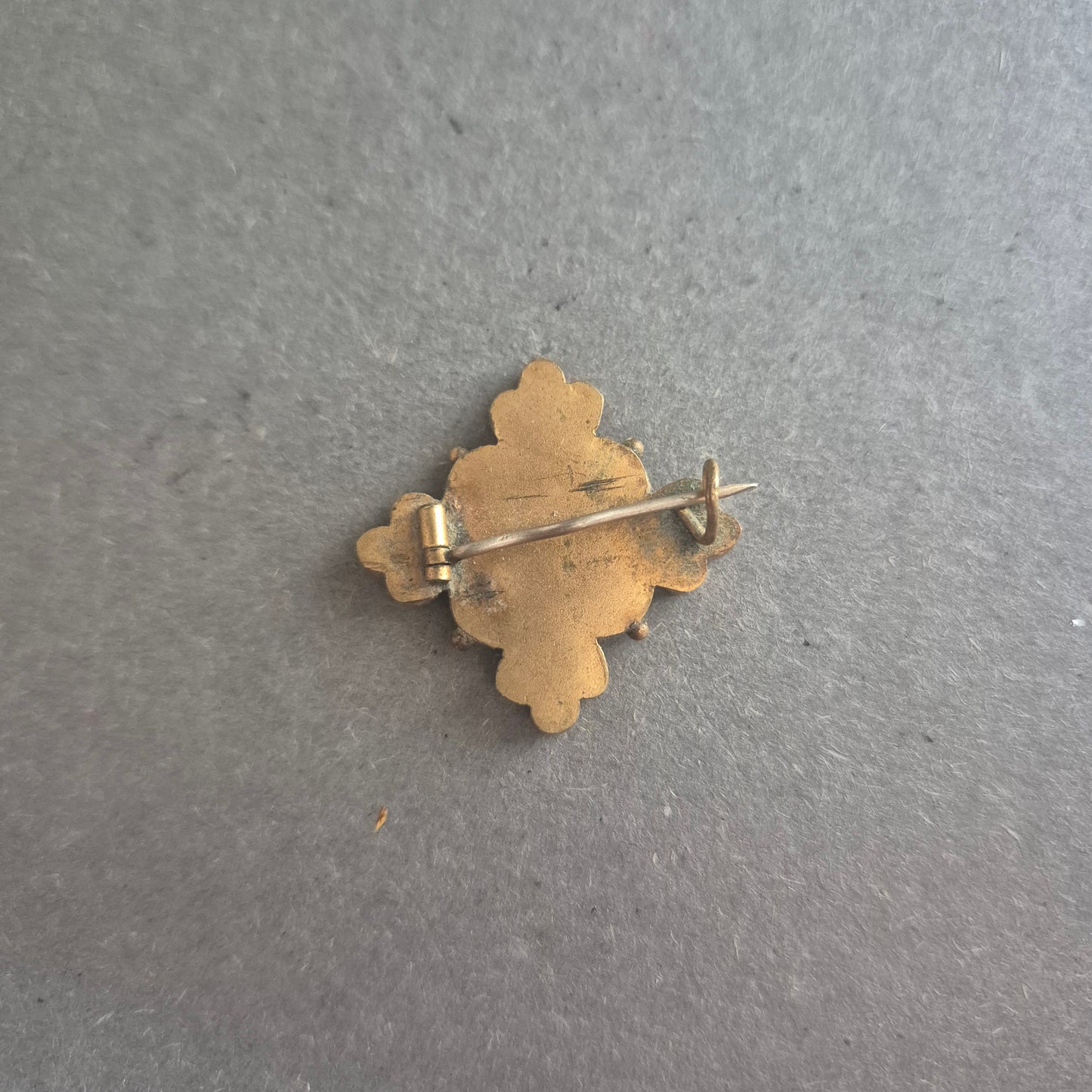 Antike Micro-Mosaik-Brosche mit floralem Motiv – Italienisches Design