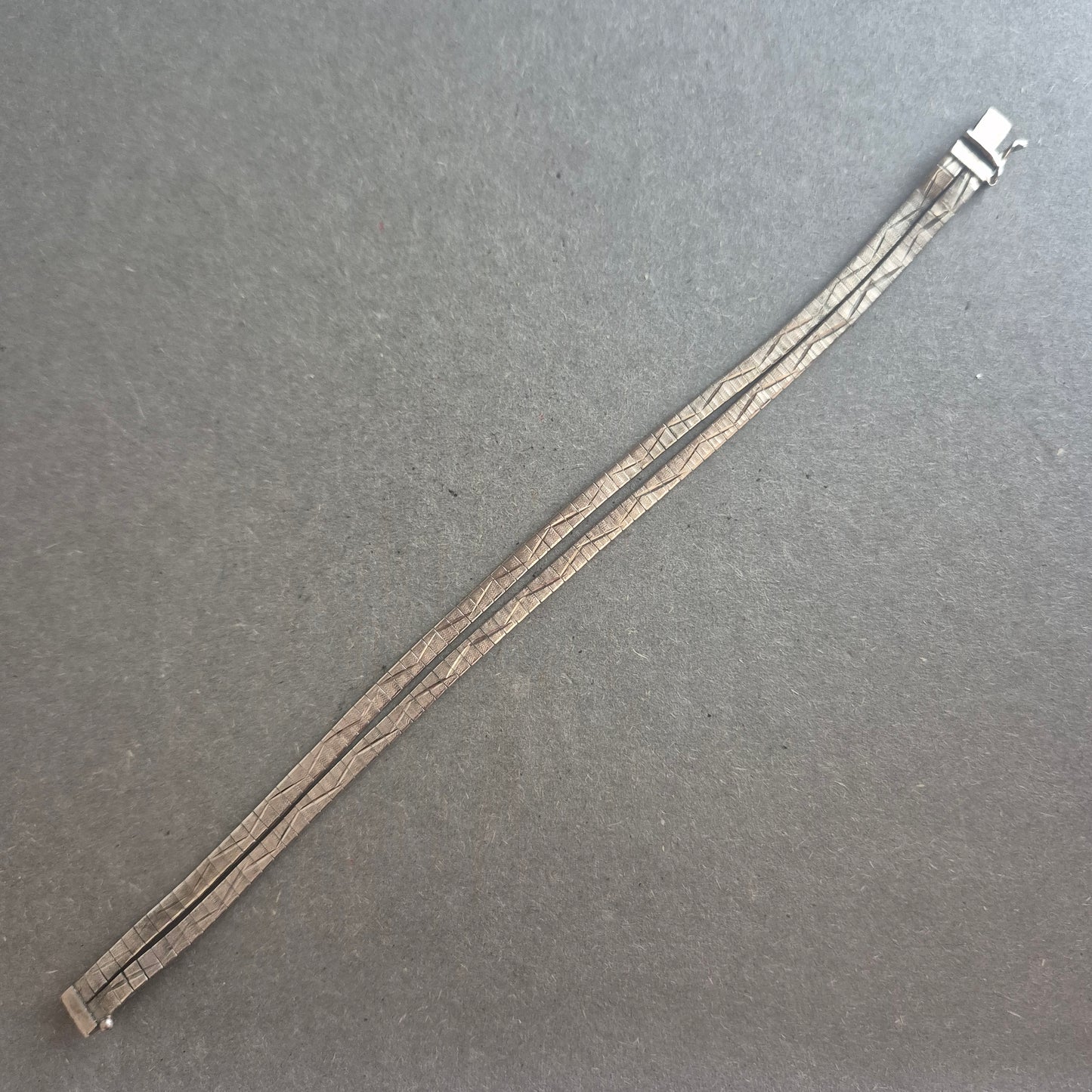 Schlichtes Damenarmband aus 835er Silber – Flexibles Design im Retro-Stil