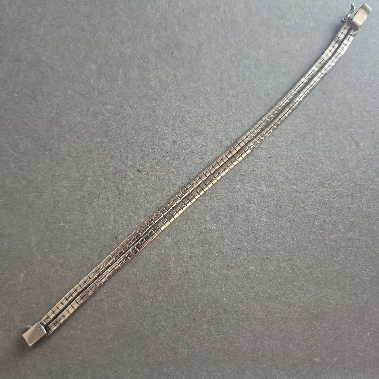 Schlichtes Damenarmband aus 835er Silber – Flexibles Design im Retro-Stil